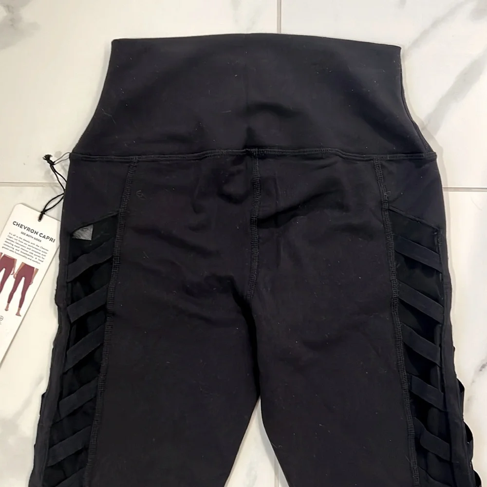 🆕 Alo Yoga Black Chevron Airbrushed High Waist Cropped Leggings Women’s Size XS